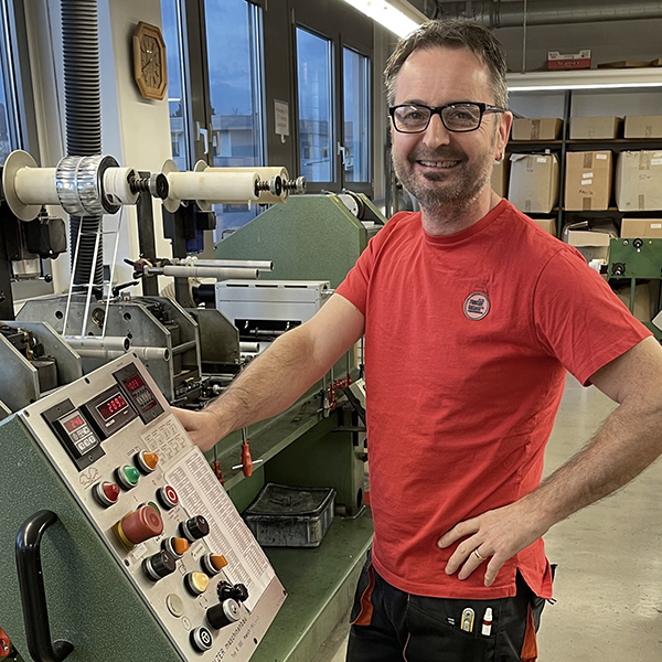 Gianfranco Ranaudos Start in der Etikettenproduction Gianfranco Ranaudos Start in der Etikettenproduction